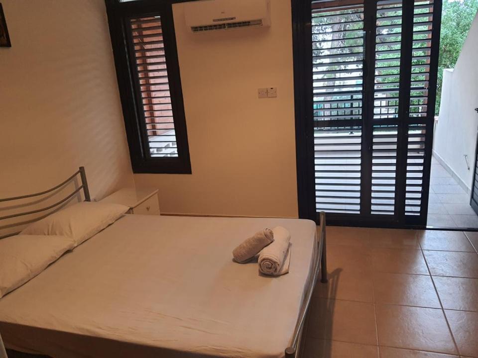 Lovely 2 Bedrooms In The Tourist Area In Paphos . Exterior photo