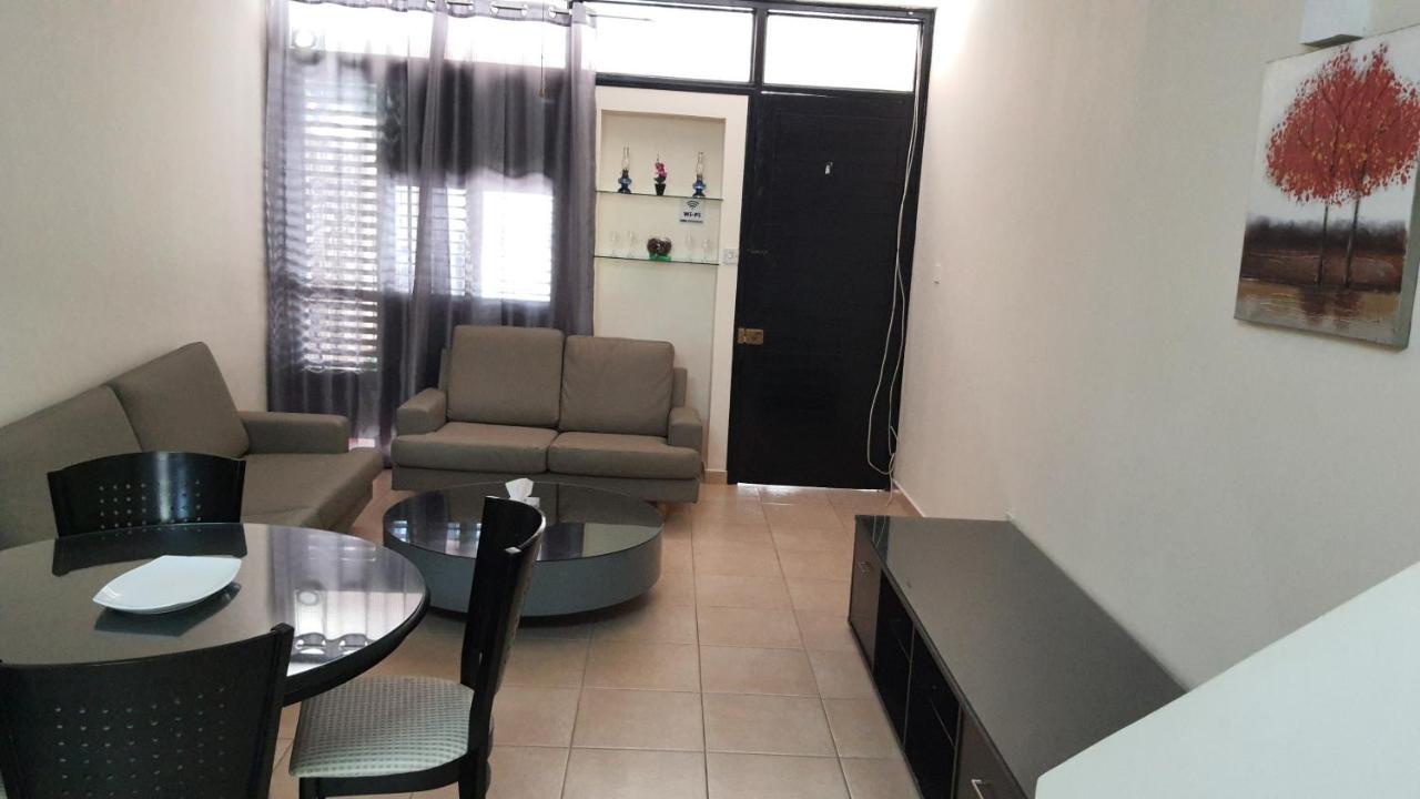 Lovely 2 Bedrooms In The Tourist Area In Paphos . Exterior photo